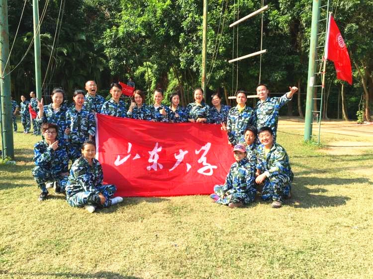山大学员合影